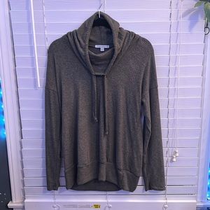 Green Envelope Sweater/Hoodie Loose Turtle Neck Sz L 🌺Bundle & Save🌺